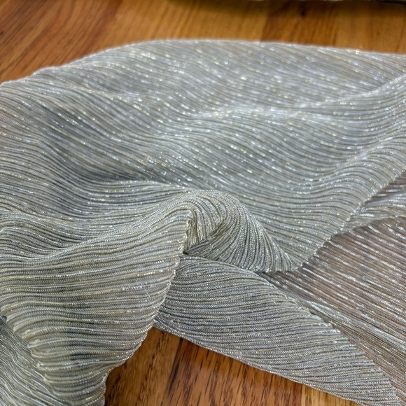 BALTIC BORN Athena Pleated V-Neck Maxi Dress Champagne Gold Metallic Size L - Picture 16 of 17